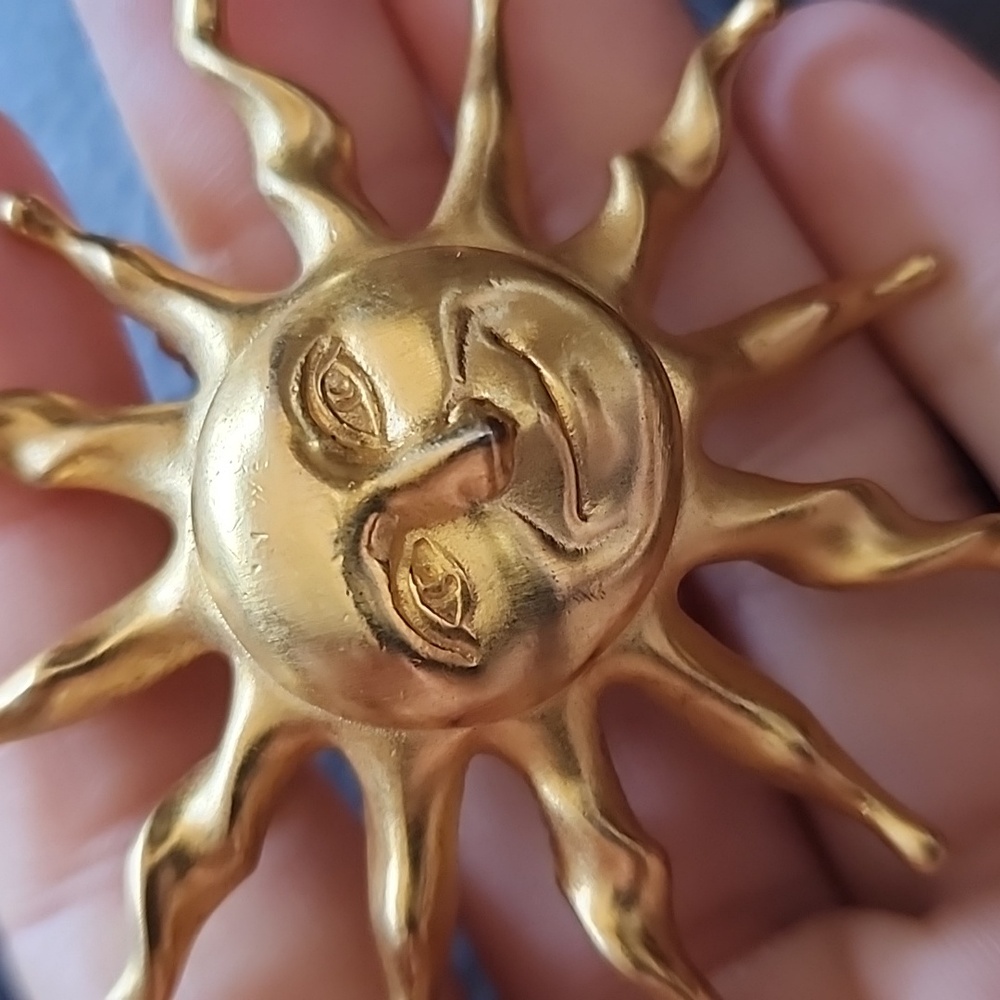 Sun brooch - Picture 2 of 7